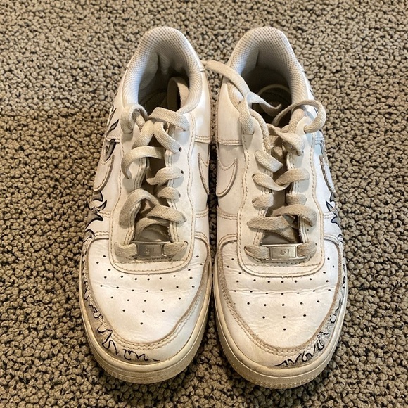 Nike Air Force 1 with Hand Painted Design Size 4Y in GUC - Picture 1 of 7